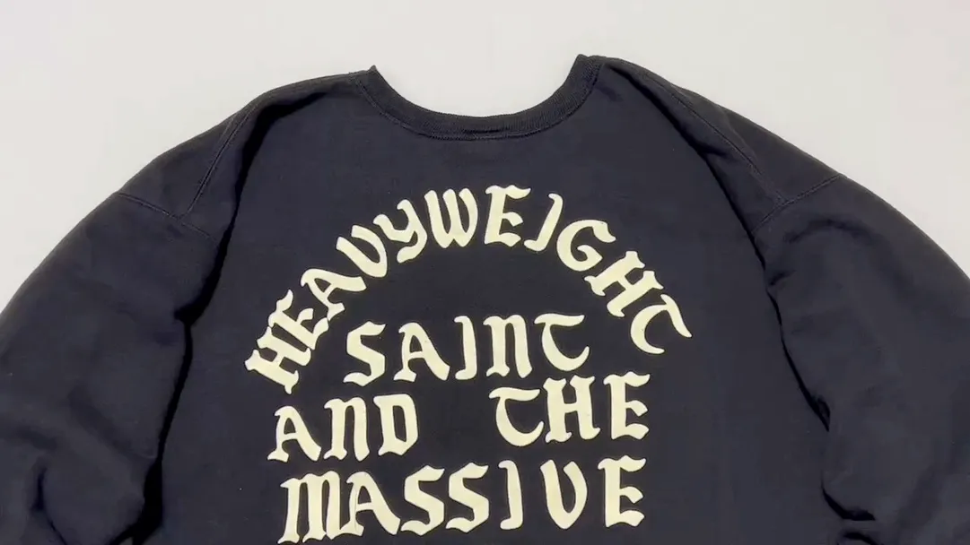 SAINT Mxxxxxx CREW SWT/IT'S SAINT/BLK Flocked SAINT sweatshirt Black S-XL ⚠️Note: This is flocking printing, not glue or crack paste. Don’t buy what you see in the picture. Short and loose fit. Both front and rear necklines are curved. Electrostatic flocking printing technology. Correct accessories. Fruit main mark/little angel anti-counterfeiting label.